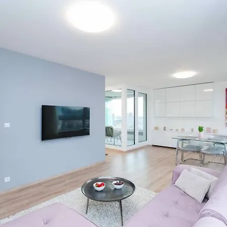 Apartman Danubius One - Spacious W Free Parking Pozsony