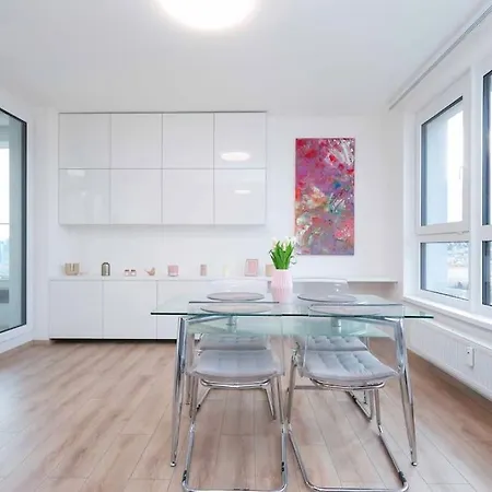 Danubius One - Spacious W Free Parking Apartman