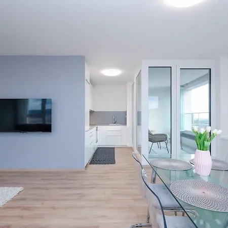 Danubius One - Spacious W Free Parking Lägenhet Bratislava