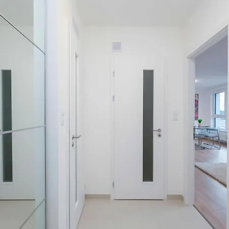 Apartman Danubius One - Spacious W Free Parking