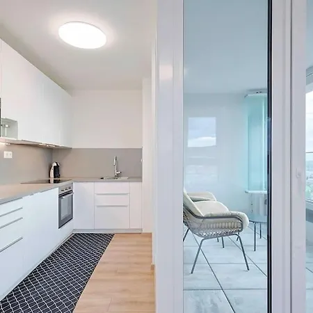 Danubius One - Spacious W Free Parking Lägenhet *