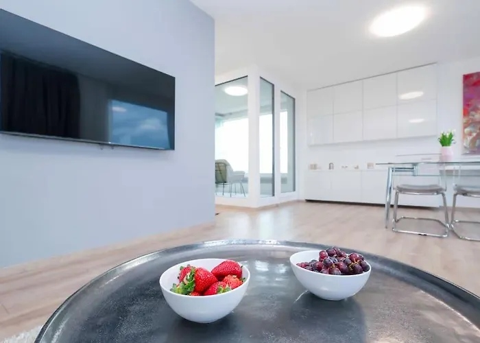 아파트 Danubius One - Spacious W Free Parking 브라티슬라바