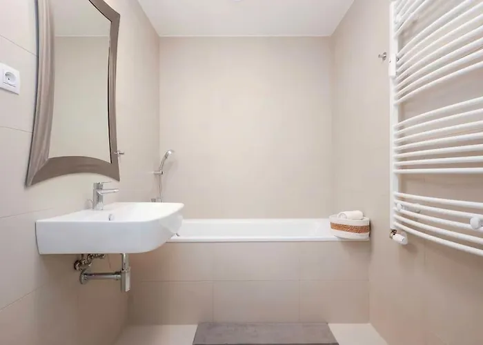 Danubius One - Spacious W Free Parking Μπρατισλάβα