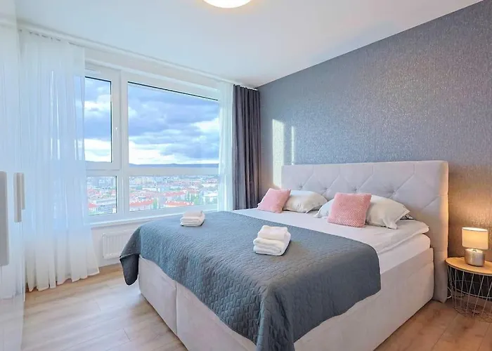 Danubius One - Spacious W Free Parking 아파트