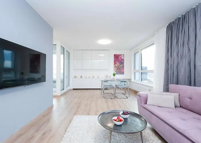 Danubius One - Spacious W Free Parking Μπρατισλάβα