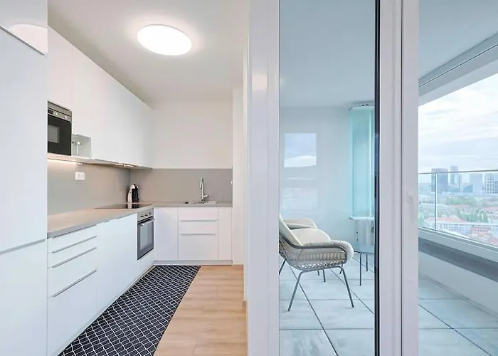 Danubius One - Spacious W Free Parking 아파트 *