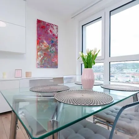 Apartmán Danubius One - Spacious W Free Parking Bratislava