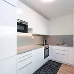 Danubius One - Spacious W Free Parking Apartament