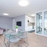 Danubius One - Spacious W Free Parking * Bratysława