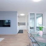 Danubius One - Spacious W Free Parking Apartament Bratysława
